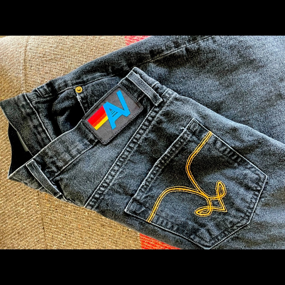 Aviator Nation Woman’s mid rise relaxed sucer jean. Vintage black